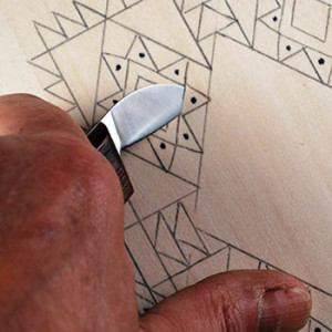 cutting triangle chips in chip carving